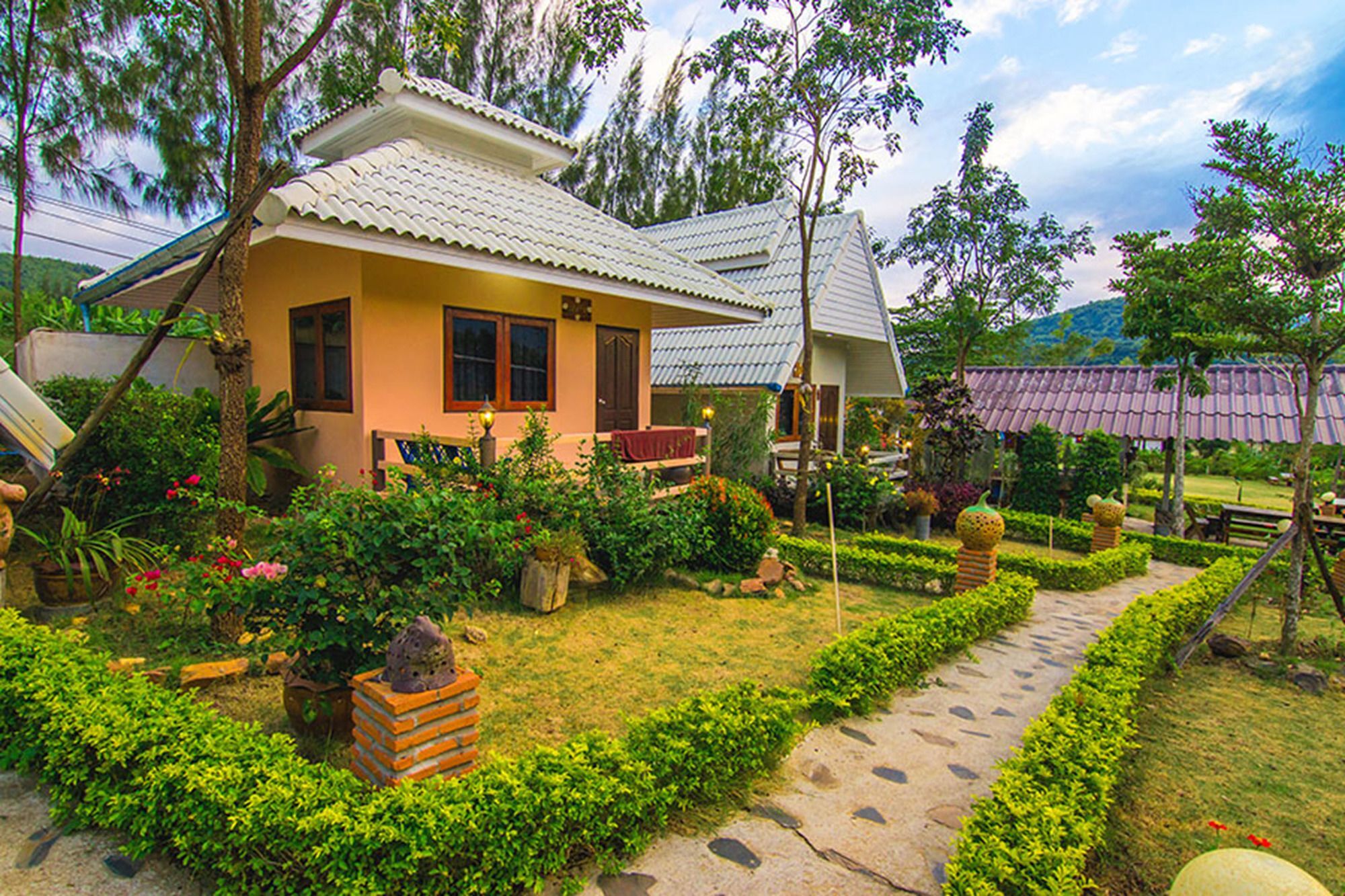 Hotel Pattharapuri Valley Suan Phueng Exterior foto