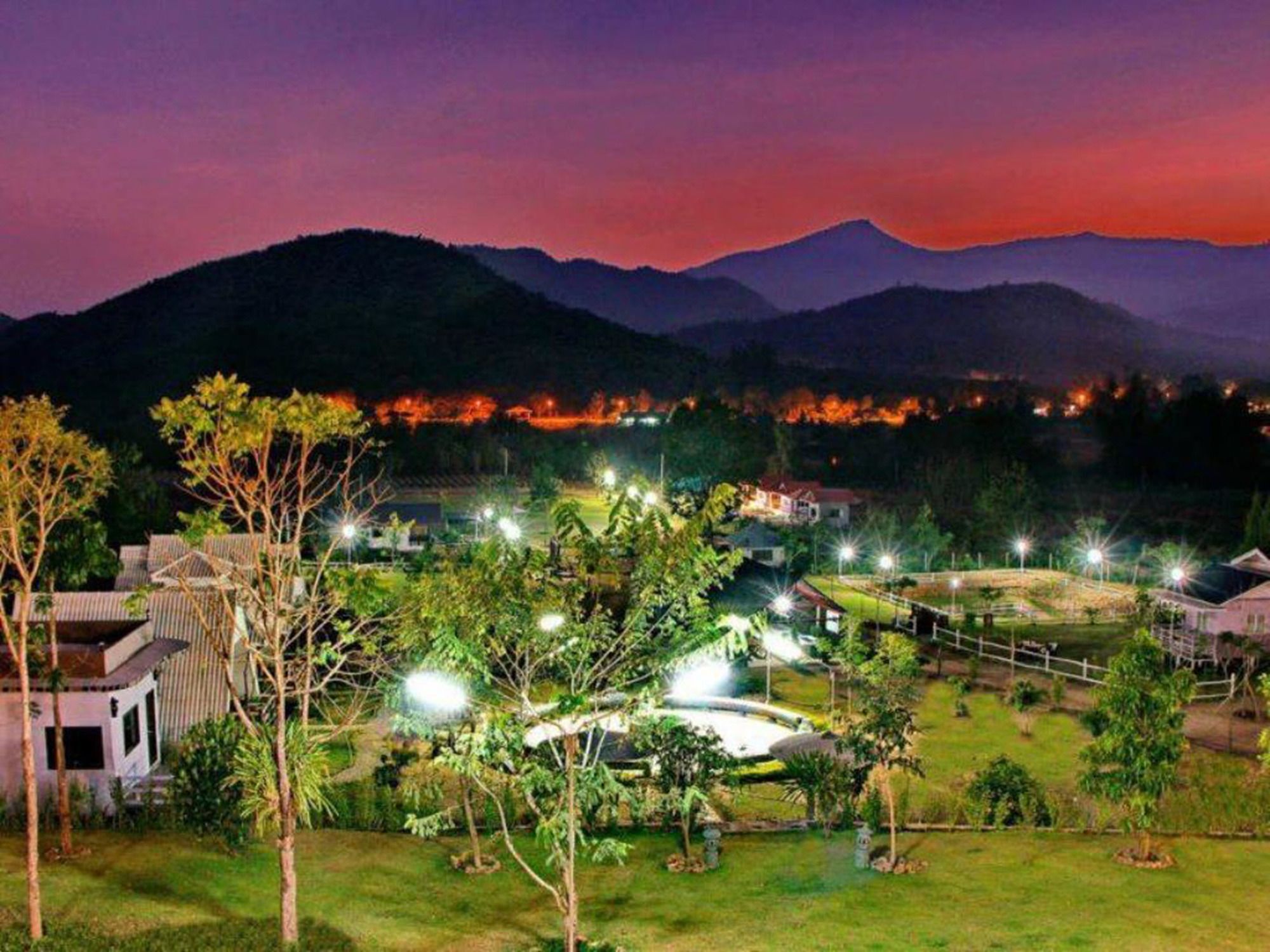 Hotel Pattharapuri Valley Suan Phueng Exterior foto